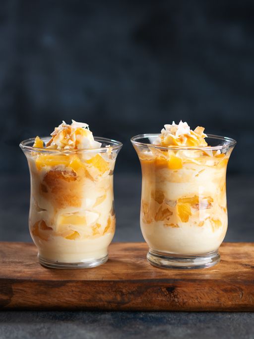 Verrine exotique crémeuse à l'ananas et à la noix de coco Verrine exotique crémeuse à l'ananas et à la noix de coco