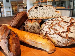521-biocoop-arelate-arles-magasin-bio-boulangerie-pain-viennoiserie.webp