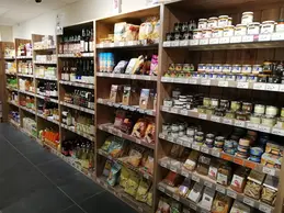 521-biocoop-arelate-arles-magasin-bio-epicerie-sec-aperitif.webp